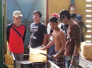 this guy with the knife who was very busy. I have no idea why he was doing this. 