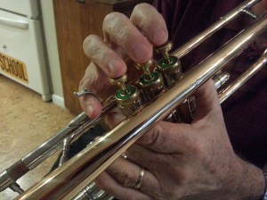 fingers that play (to the beat)