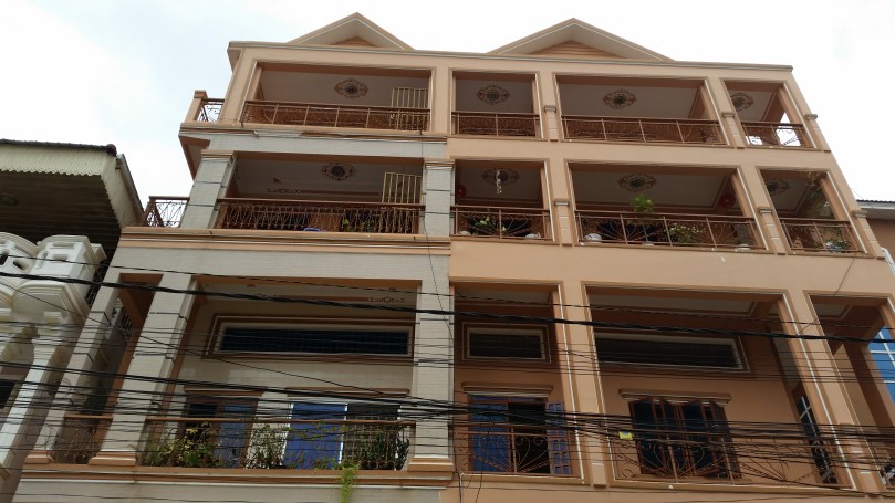 Supposedly, the more privileged live as high above the street as they can get.